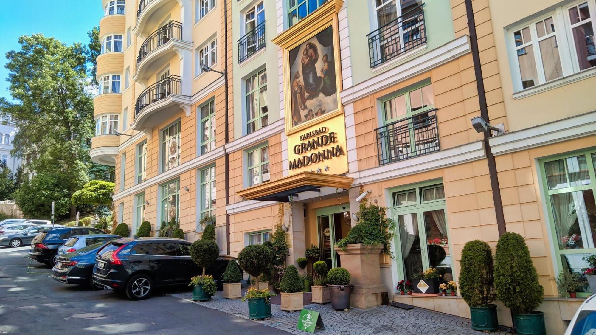 Karlsbad Grande Madonna Hotell Exteriör bild