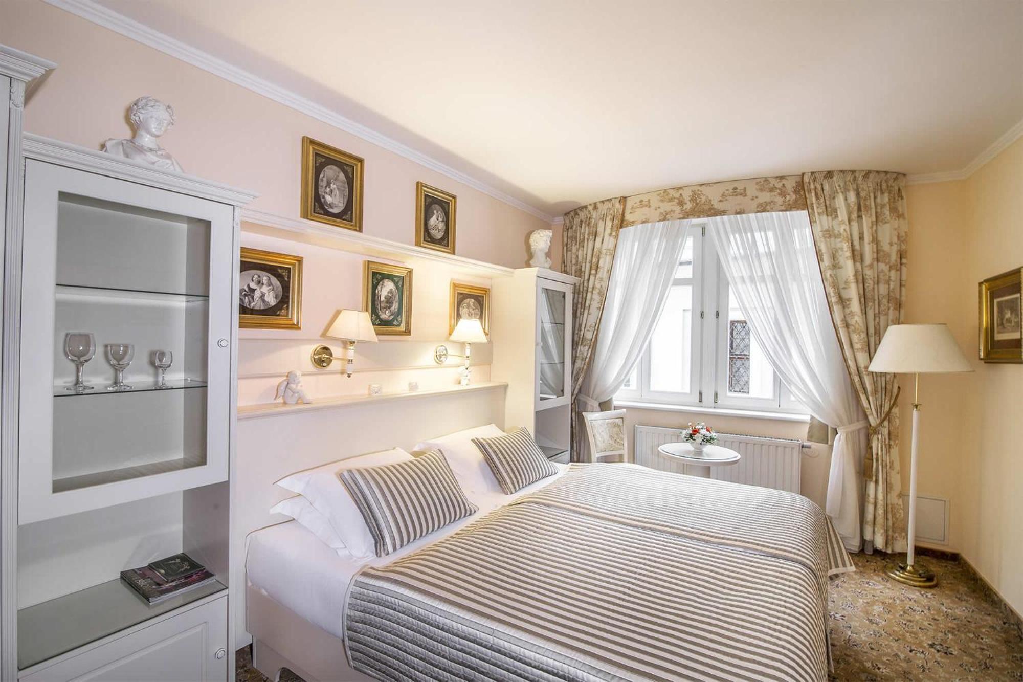 Karlsbad Grande Madonna Hotell Exteriör bild