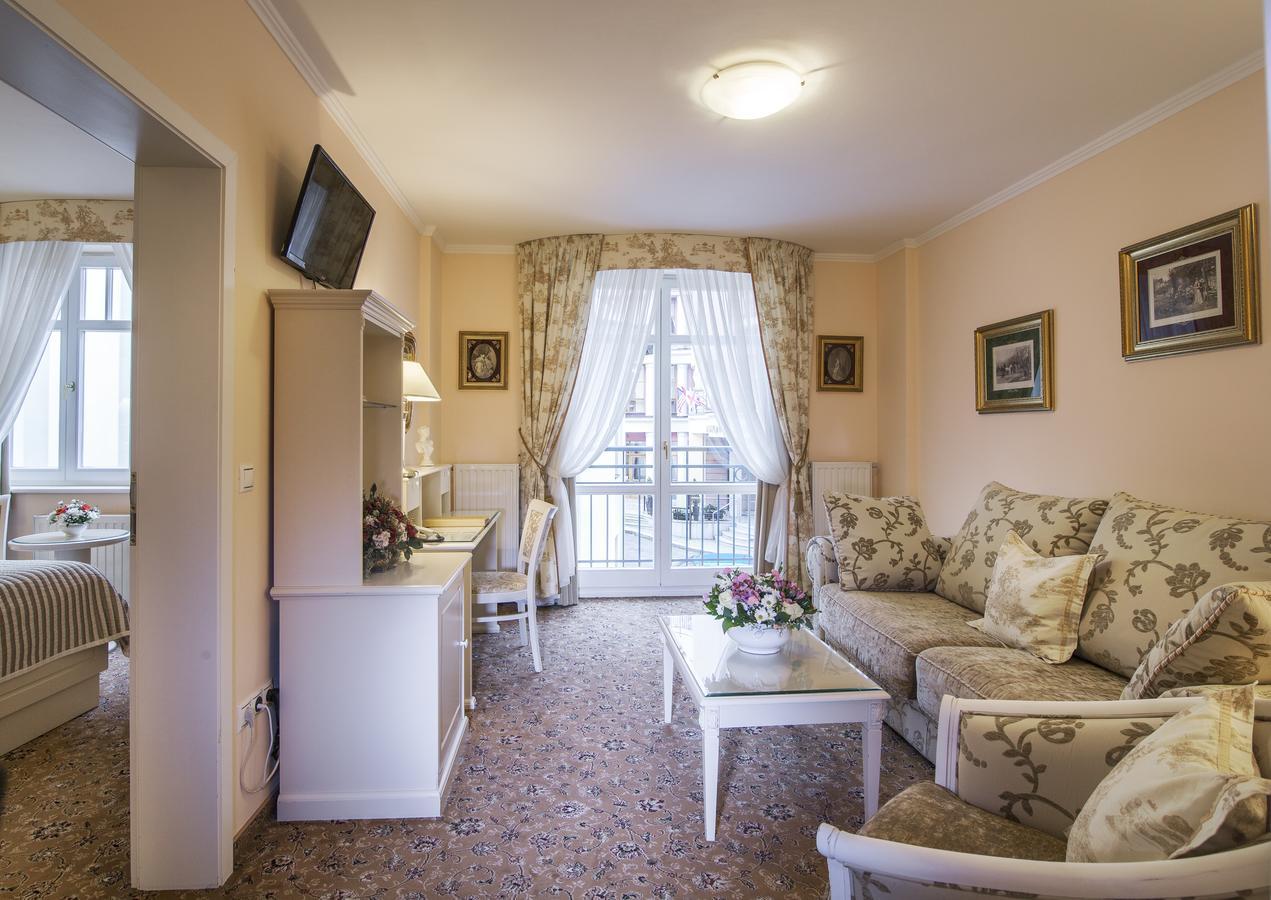 Karlsbad Grande Madonna Hotell Exteriör bild